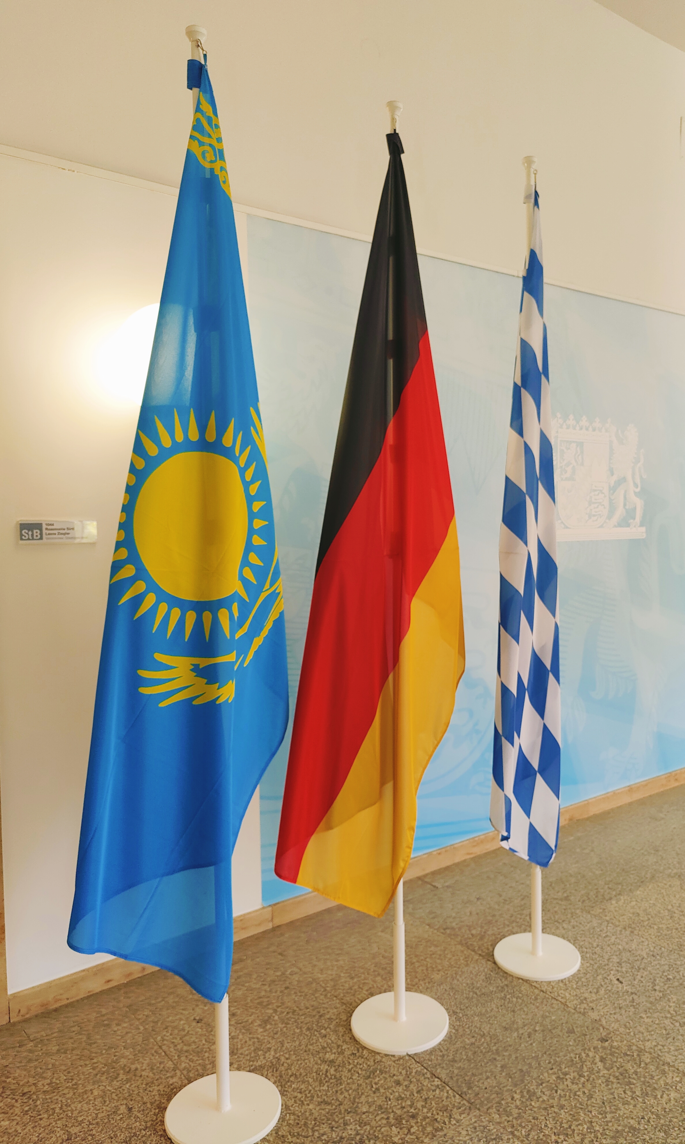 В Генеральном консульстве Казахстана в Мюнхене прошла встреча с руководителем «Казахского культурного национального объединения» Б.Догудурак