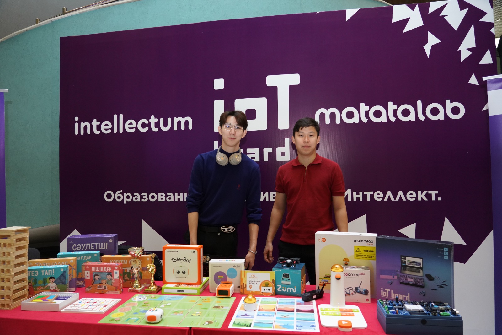 Дети в детском саду. Центр развития 3. Развивающие занятия. Детский развивательный центр. Клуб развития детей в ростове.