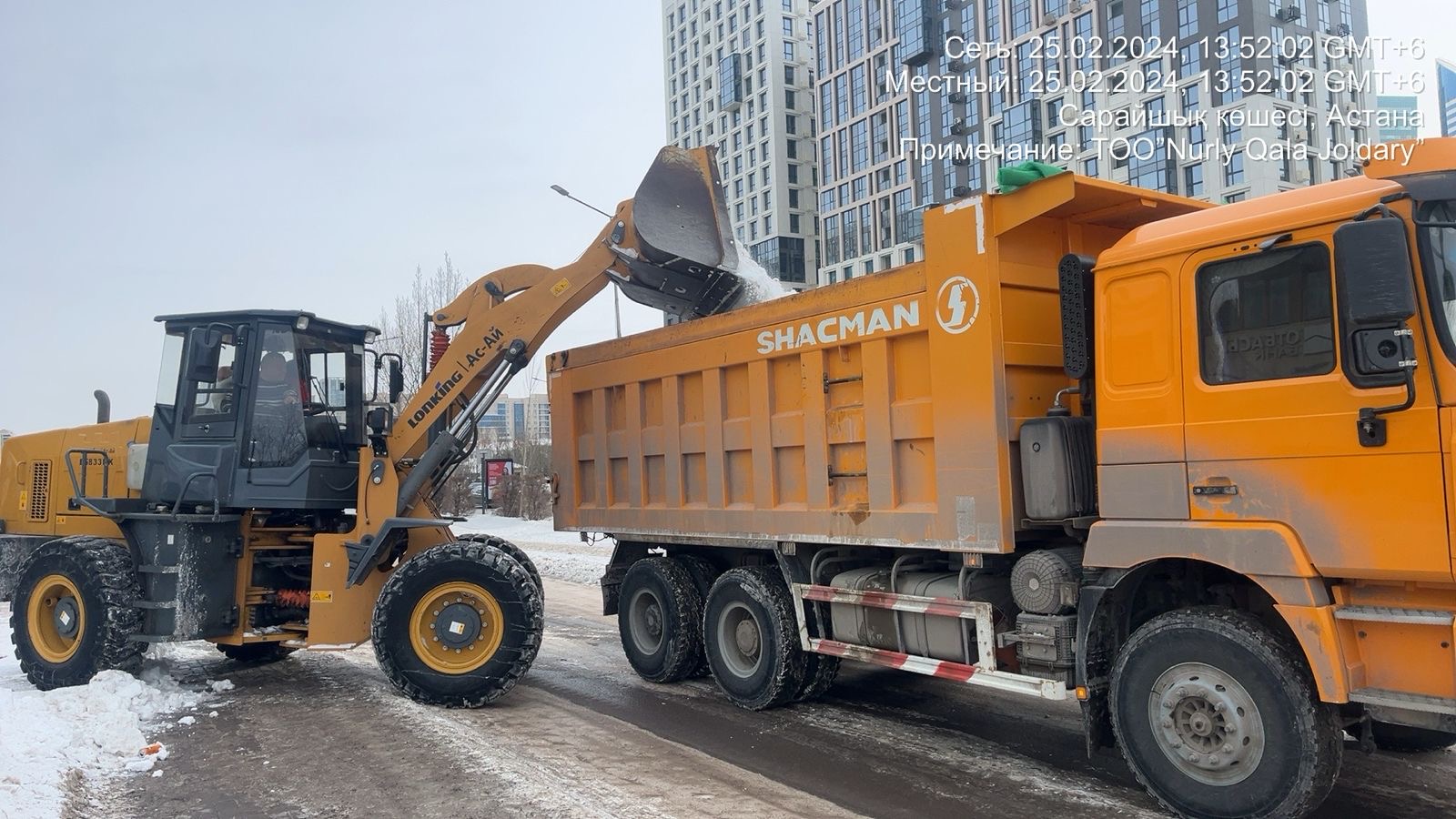 За ночь из Астаны вывезли более 30 тысяч кубометров снега
