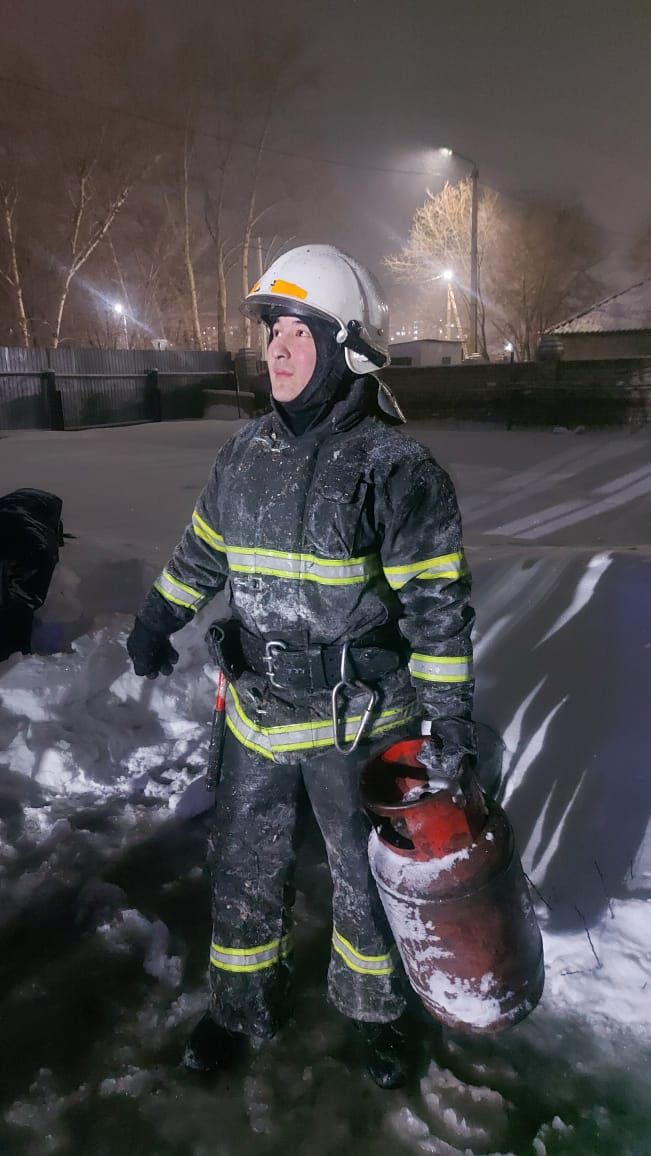 Огнеборцы  спасли мужчину из горящего дома в Павлодарской области