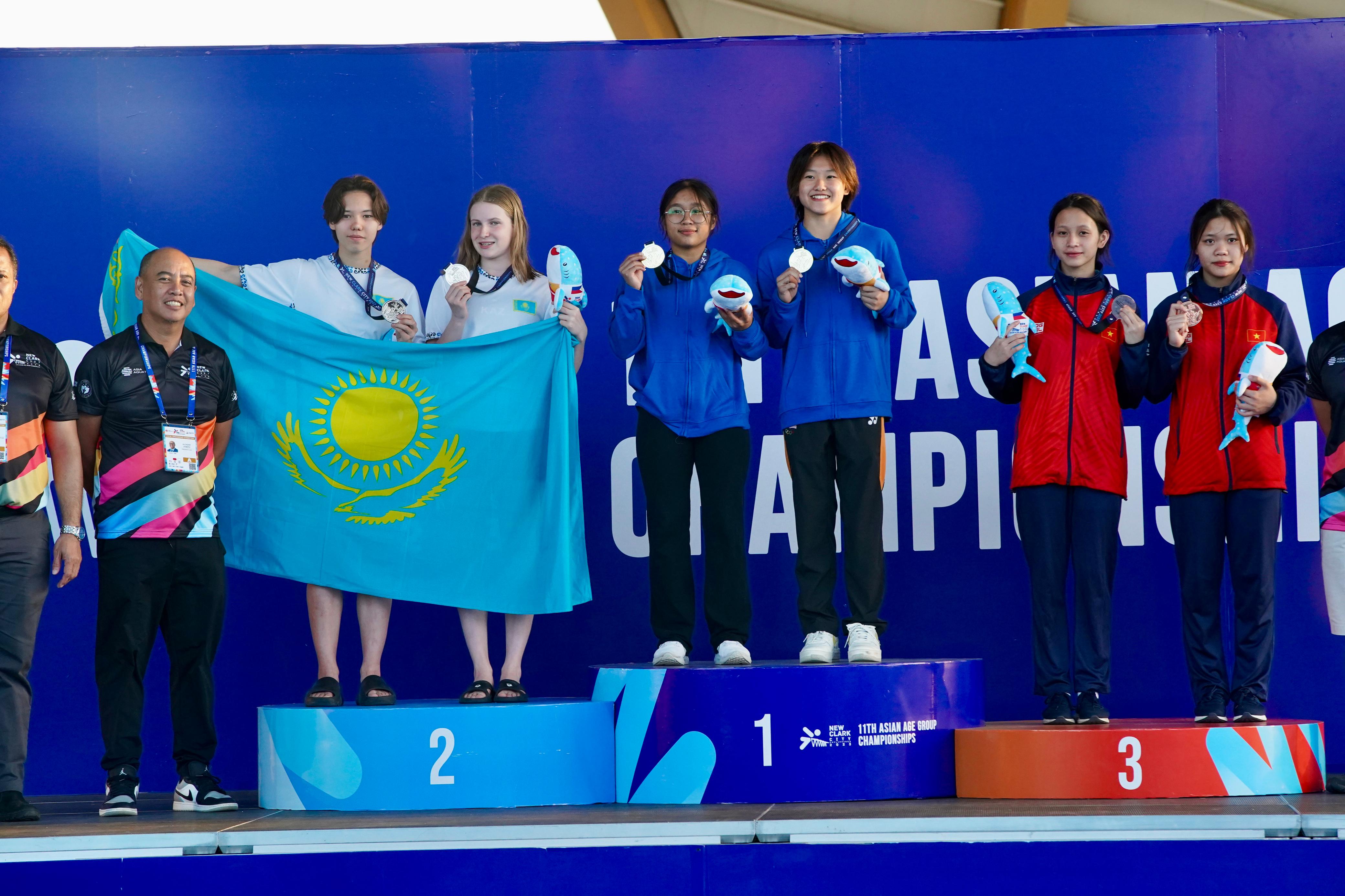 Сборная Казахстана завоевала 11 медалей в первый день чемпионата Азии по водным видам спорта