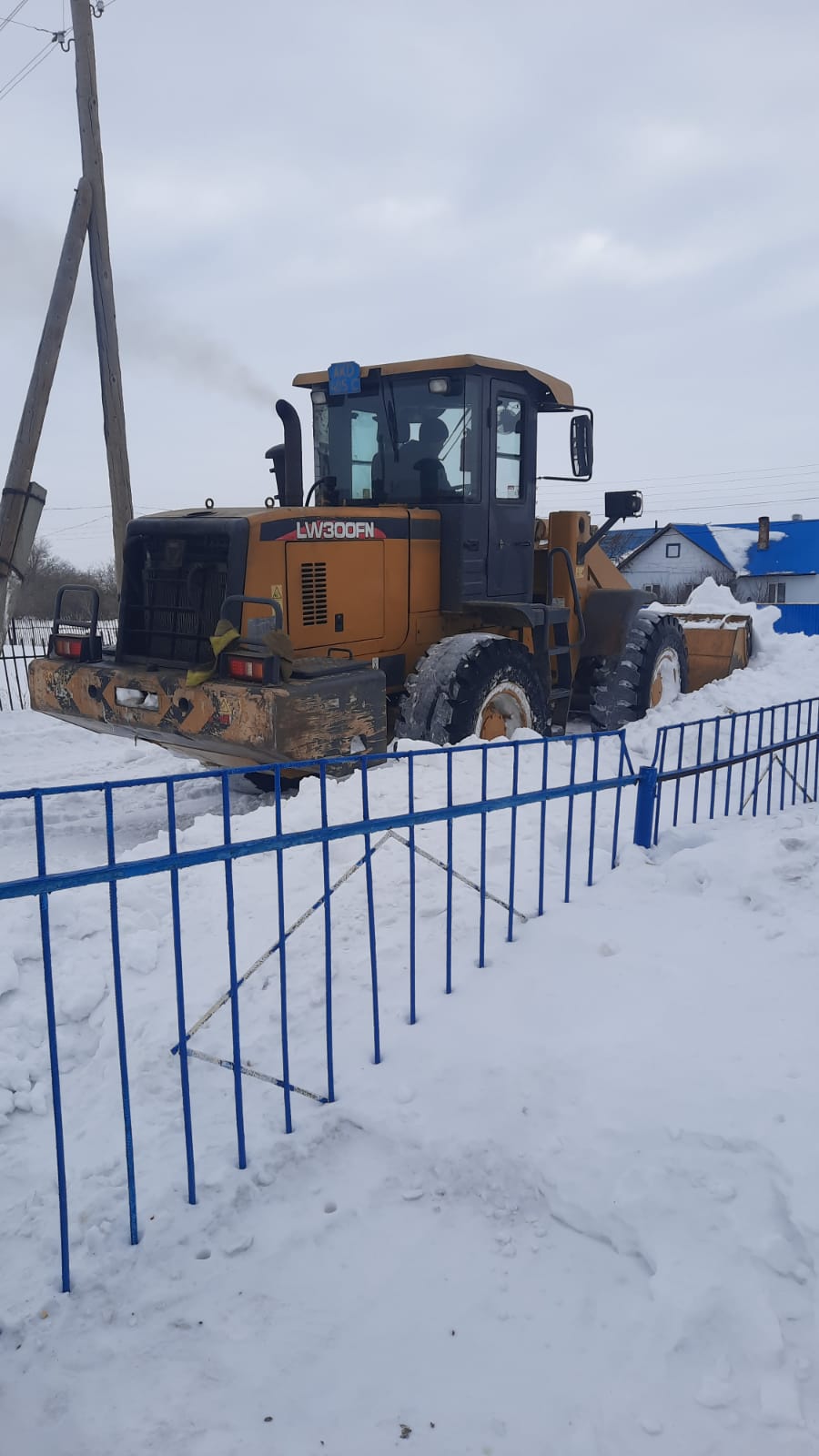 Ауылдың ішкі жолдарын қардан тазалау