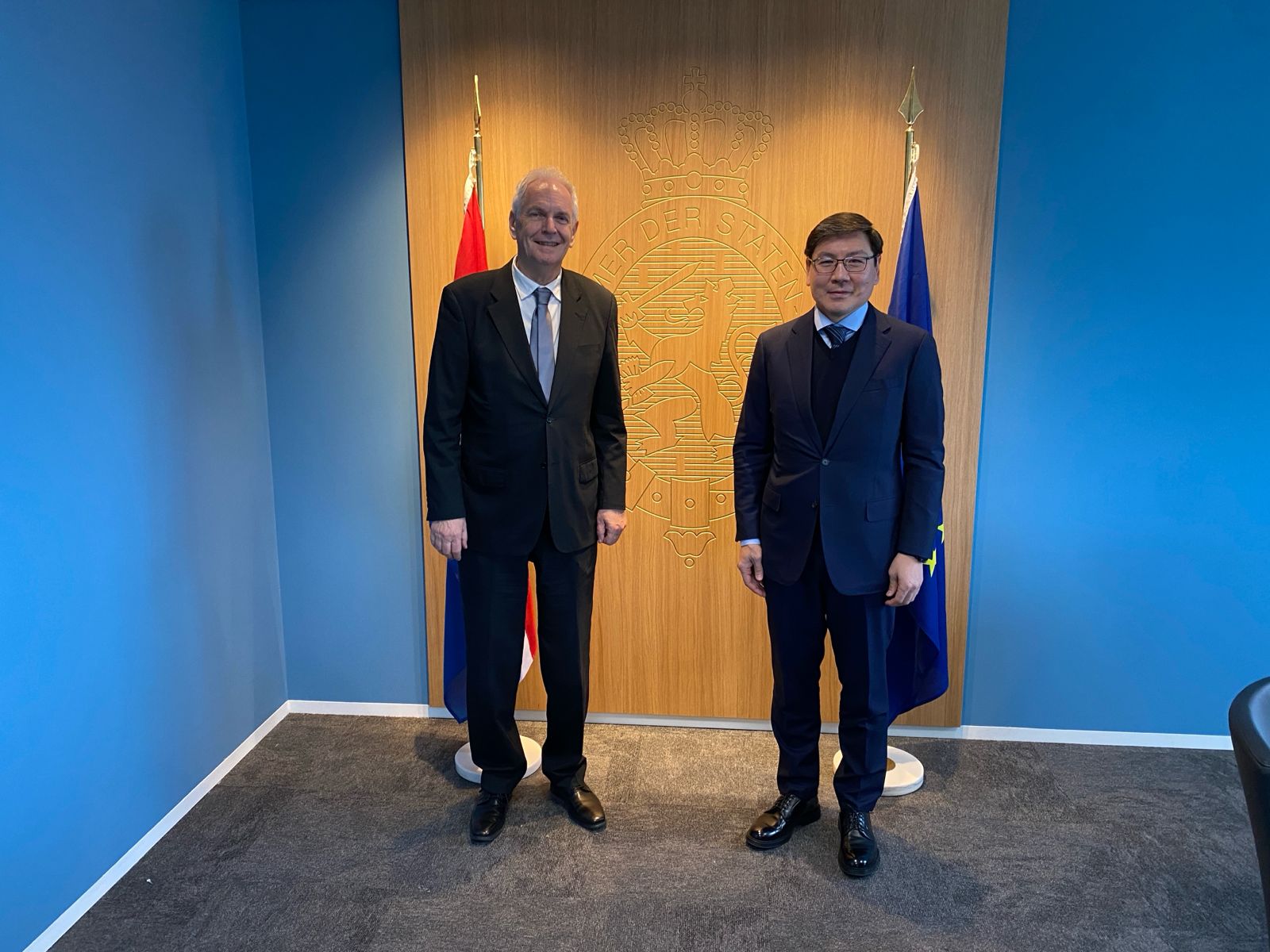 On February 28 this year, Ambassador Extraordinary and Plenipotentiary of the Republic of Kazakhstan A.Zhumagaliyev met with Chairman of the International Affairs Committee of the Lower House of the Parliament of the Kingdom Raymond de Roon in the building of the Parliament of the Netherlands.