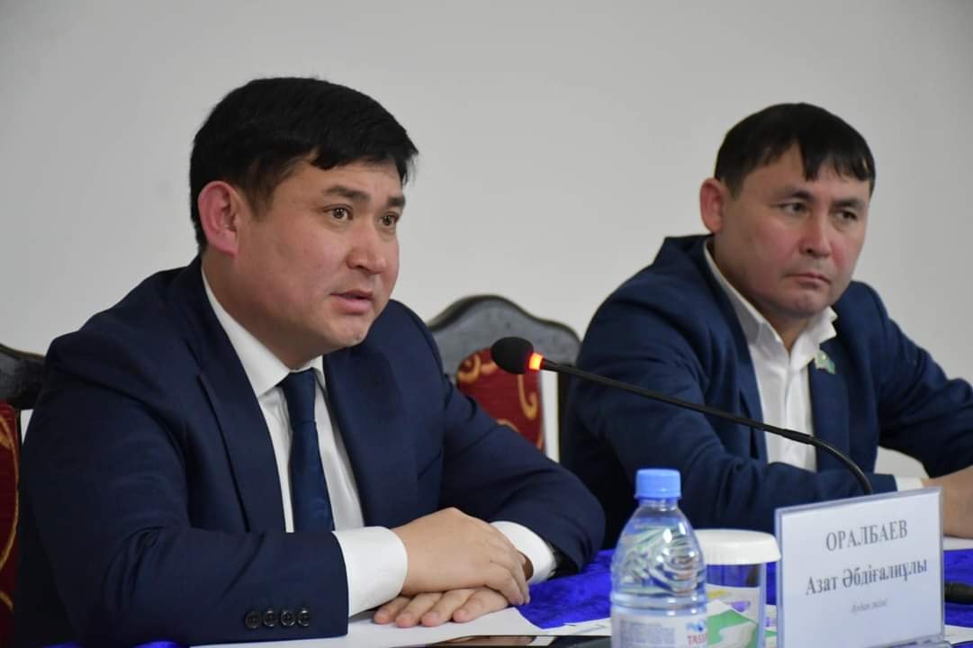Аудан әкімі Азат Әбдіғалиұлымен бірге Қараспан ауыл округіндегі өзекті мәселелерін шешу жолдарын қарастыру барысы.