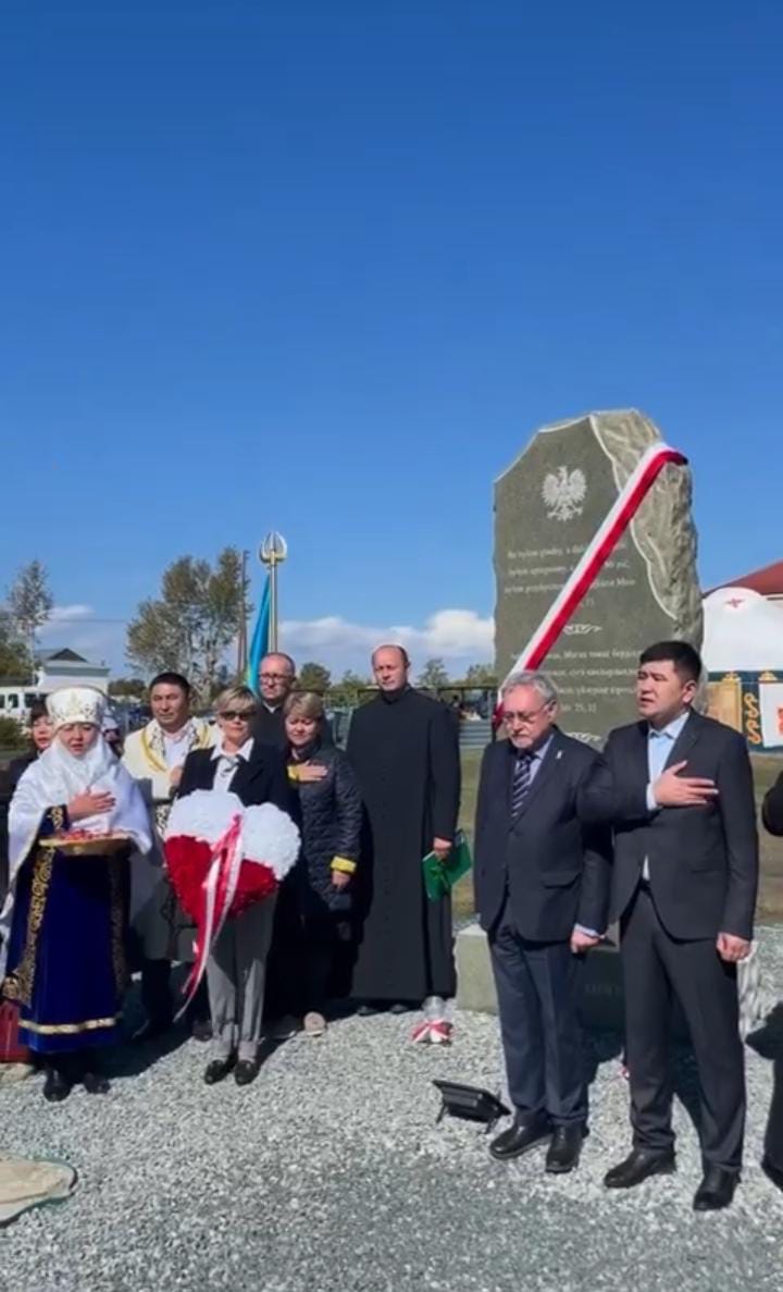 В селе Петровке состоялось торжественное открытие малого архитектурного сооружения в знак благодарности казахскому народу от поляков Шортандинского района.