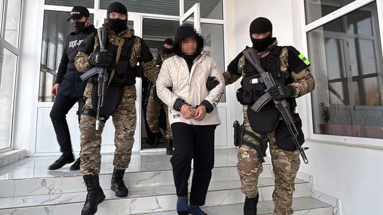 Терроризмді насихаттауда күдікті адамды ұстау туралы
