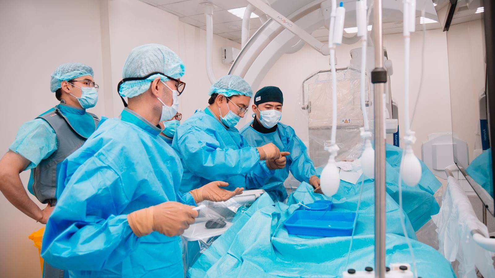 За три дня врачи Медицинского центра УДП РК провели 24 сложные операции в Карагандинской области