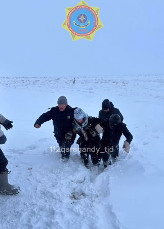 Спасатели нашли заблудившихся во время бурана женщину с ребёнком из Актогайского района