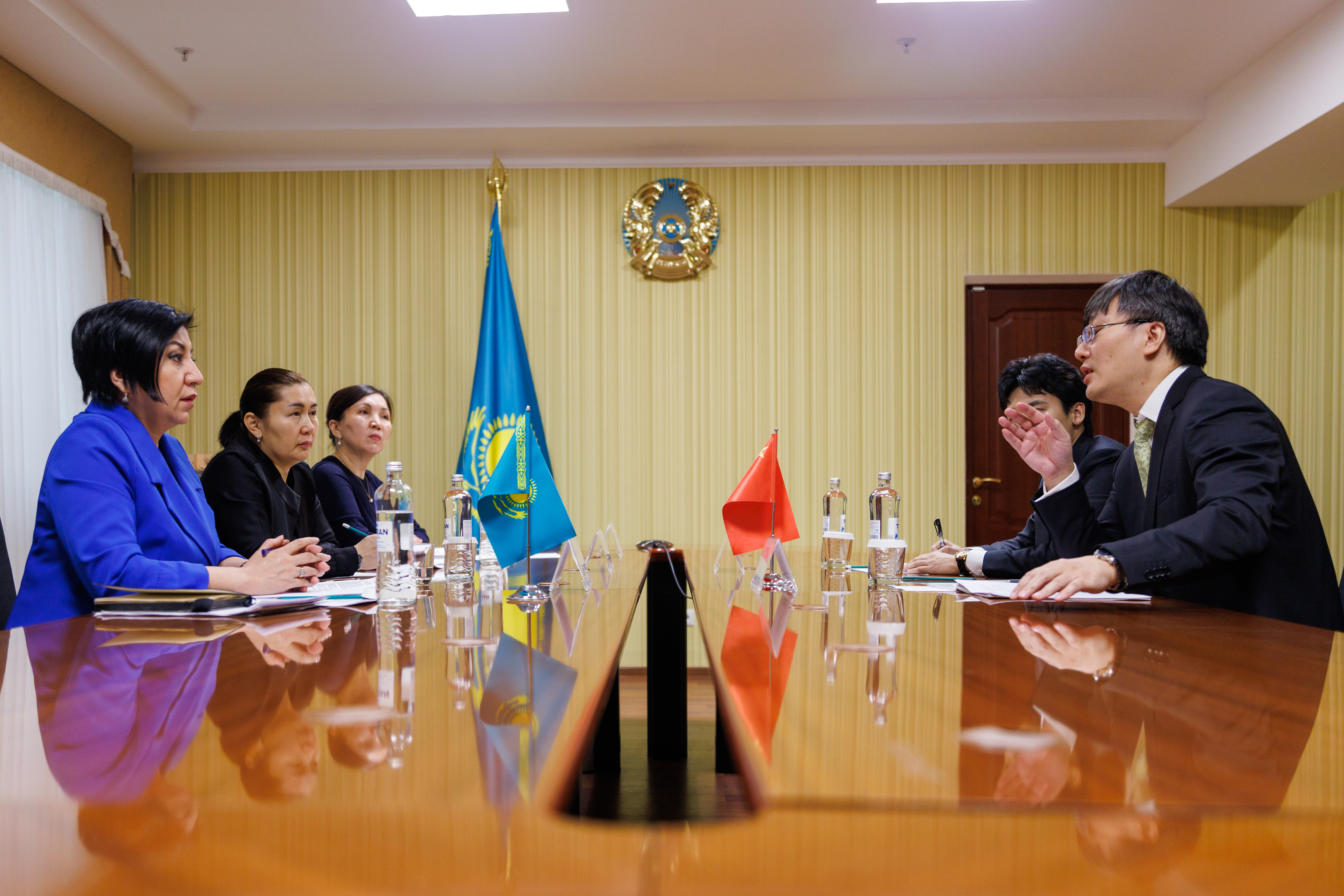 Вопросы открытия культурного центра Казахстана в Китае обсудили в МКИ РК