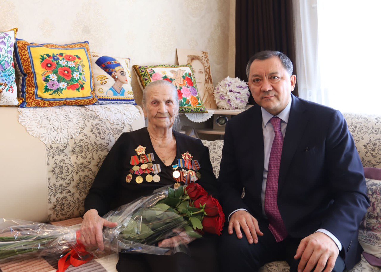 Маңғыстау облыс әкімі ҰОС ардагері мен еңбегі сіңірген педагогты құттықтады