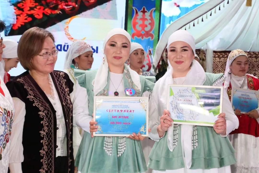 Меркі аудандық мәдениет үйінде 8 наурыз Аналар мерекесіне орай Аналар күніне арналған салтанатты іс-шара өтті..."абысындар байқауы өтті.