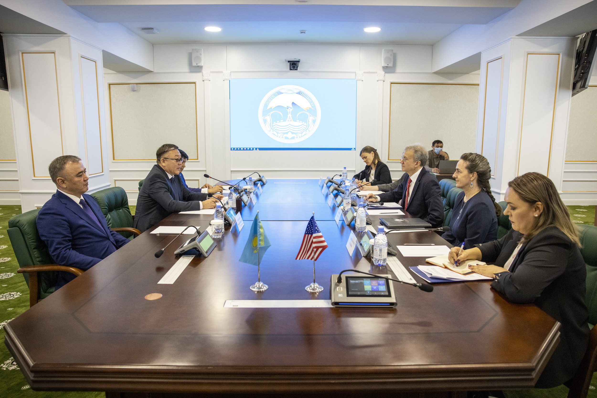 Америка елшісімен кездесуде екі жақты байланыстарды нығайту мәселелері талқыланды