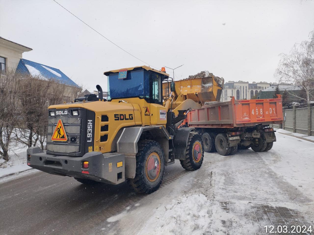 Более 2,5 тыс. дорожных рабочих задействованы в снегоуборочных работах в Астане
