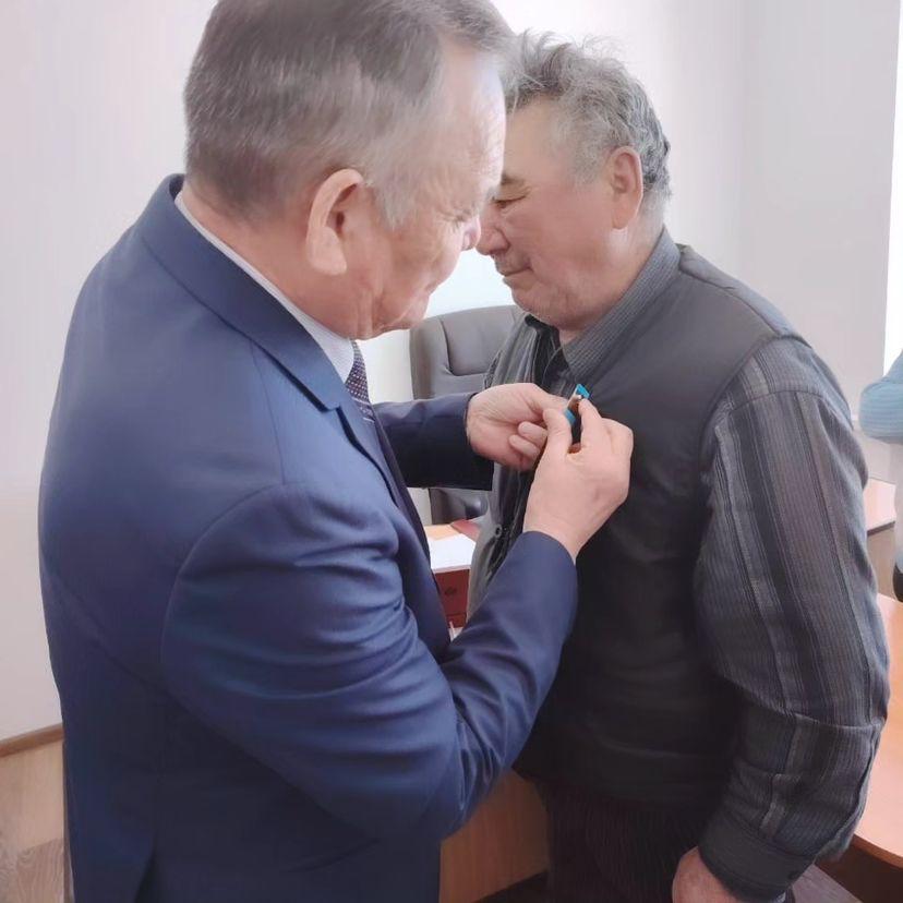 01.03.24 Ауған соғысына қатысушылар Ұлан ауданы Қорғаныс министрлігі басшысының атынан әскерлердің шығарылуының 35 жылдығына арналған салтанатты медальмен марапатталды.