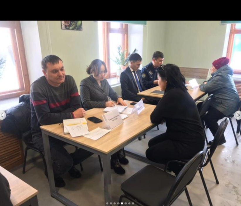 Аким Уланского района Д. Рахметкалиев и руководители ведомств встретились с жителями в рамках выездного совещания «День наблюдения».