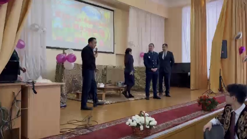 Павлодар прокурорлары "Қайырымдылық" күніне орай қарттар мен мүгедектер үйіне барды.