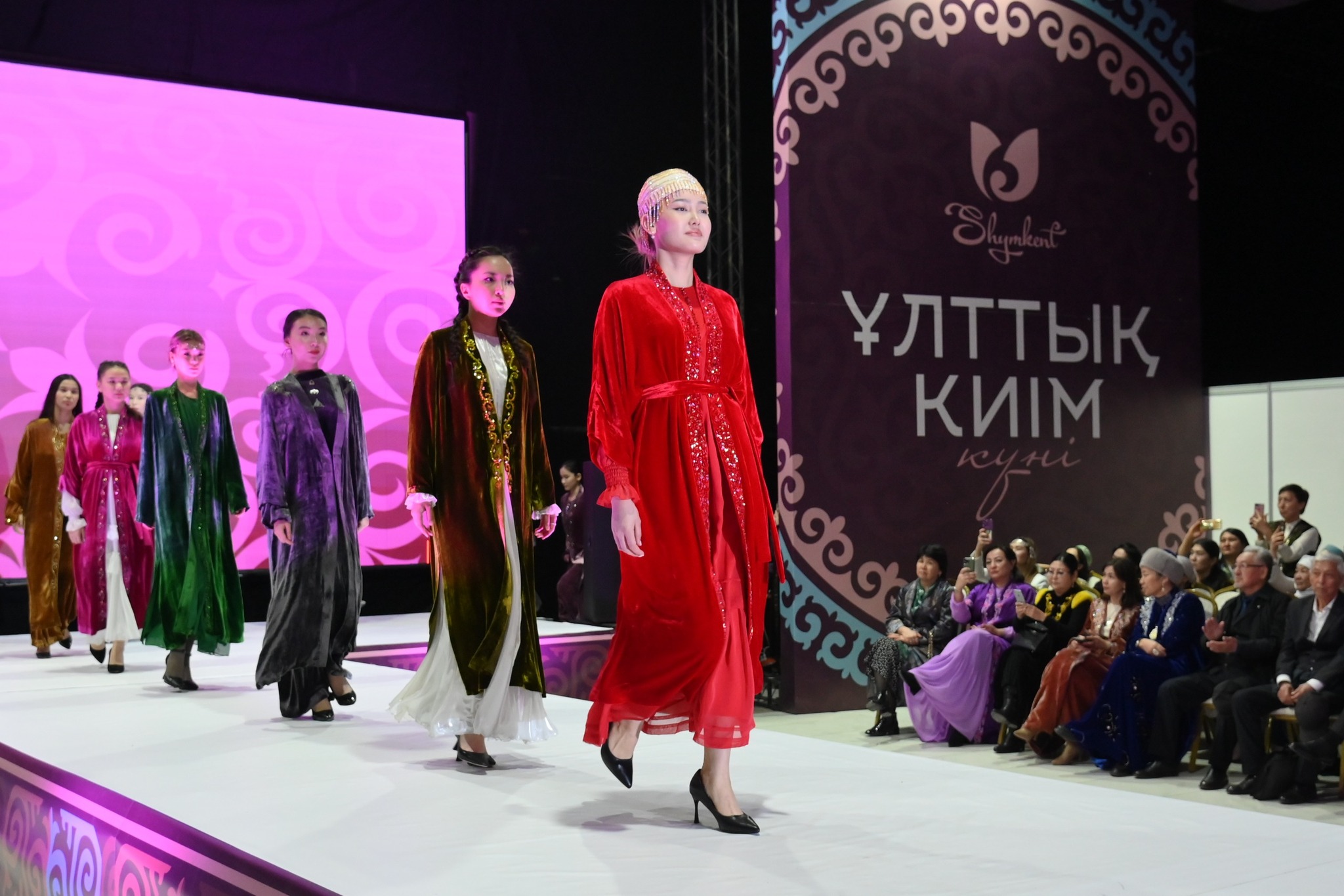 ШЫМКЕНТ: ҰЛТТЫҚ КИІМ ДИЗАЙНЕРЛЕРІ КОЛЛЕКЦИЯЛАРЫН ҰСЫНДЫ