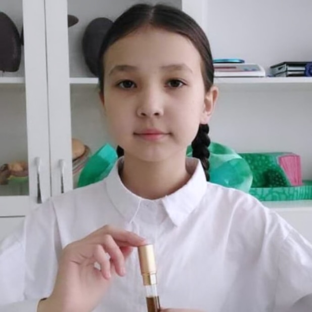 Ученица Кенесской общеобразовательной школы создала духи.