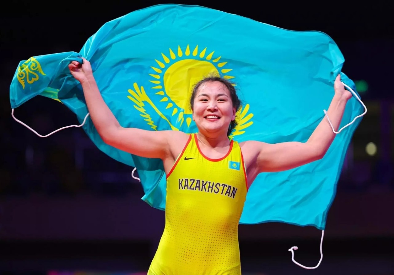 В Караганде с серебряной медалью международного турнира поздравили Эльмиру Сыздыкову   