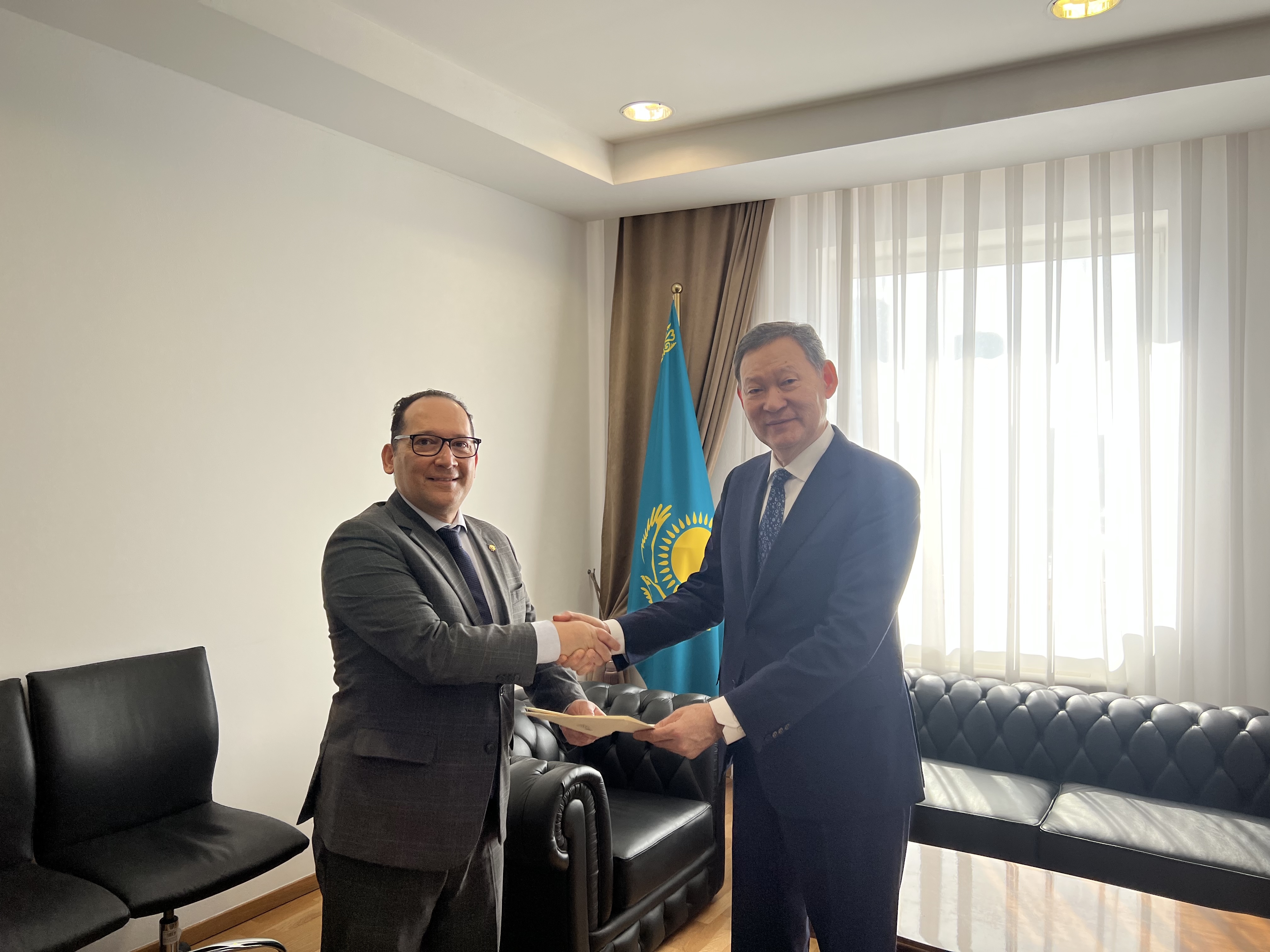 The Ambassador of Colombia Presented Copies of Credentials