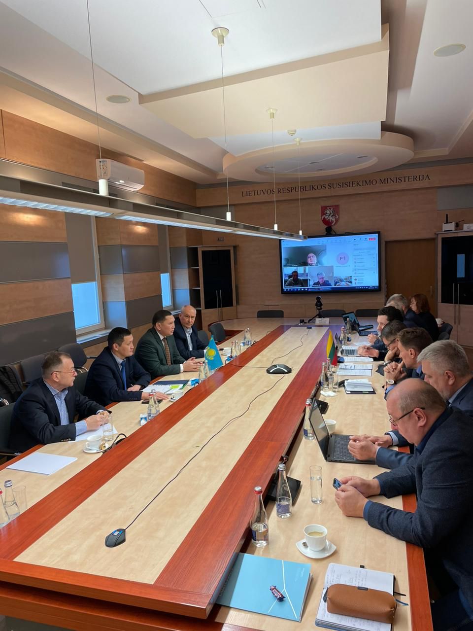 Казахстан предложил Литве сотрудничество по запуску контейнерных перевозок в рамках ТМТМ