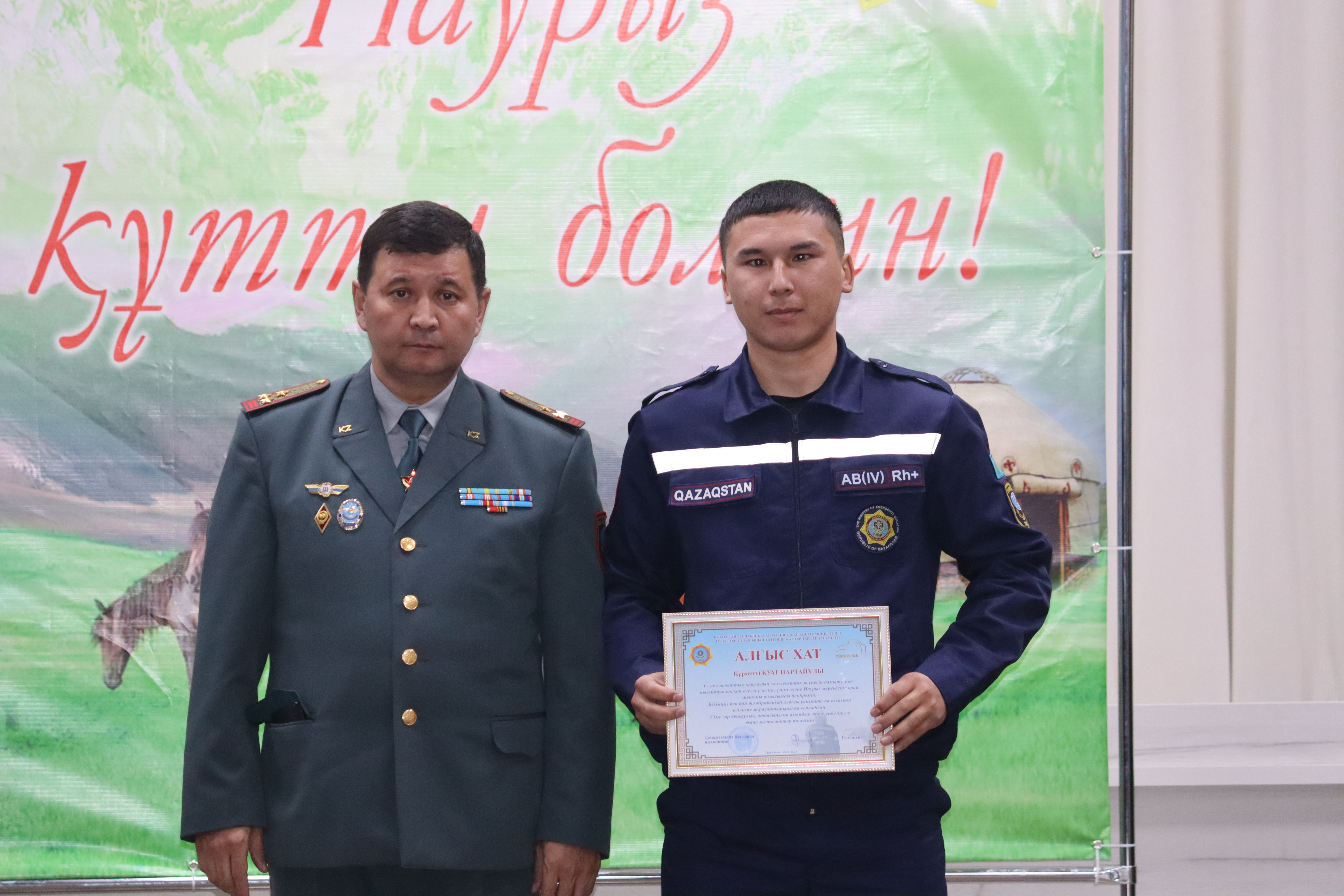 ДЧС Туркестанской области наградили спасателей.