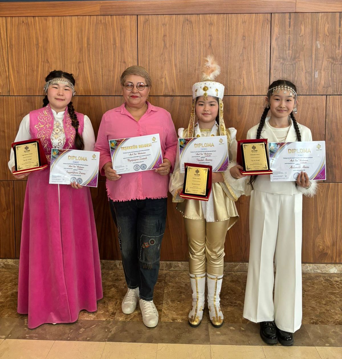 Юные таланты из Шахтинска завоевали Гран-при и призовые места на вокальном конкурсе в Турции