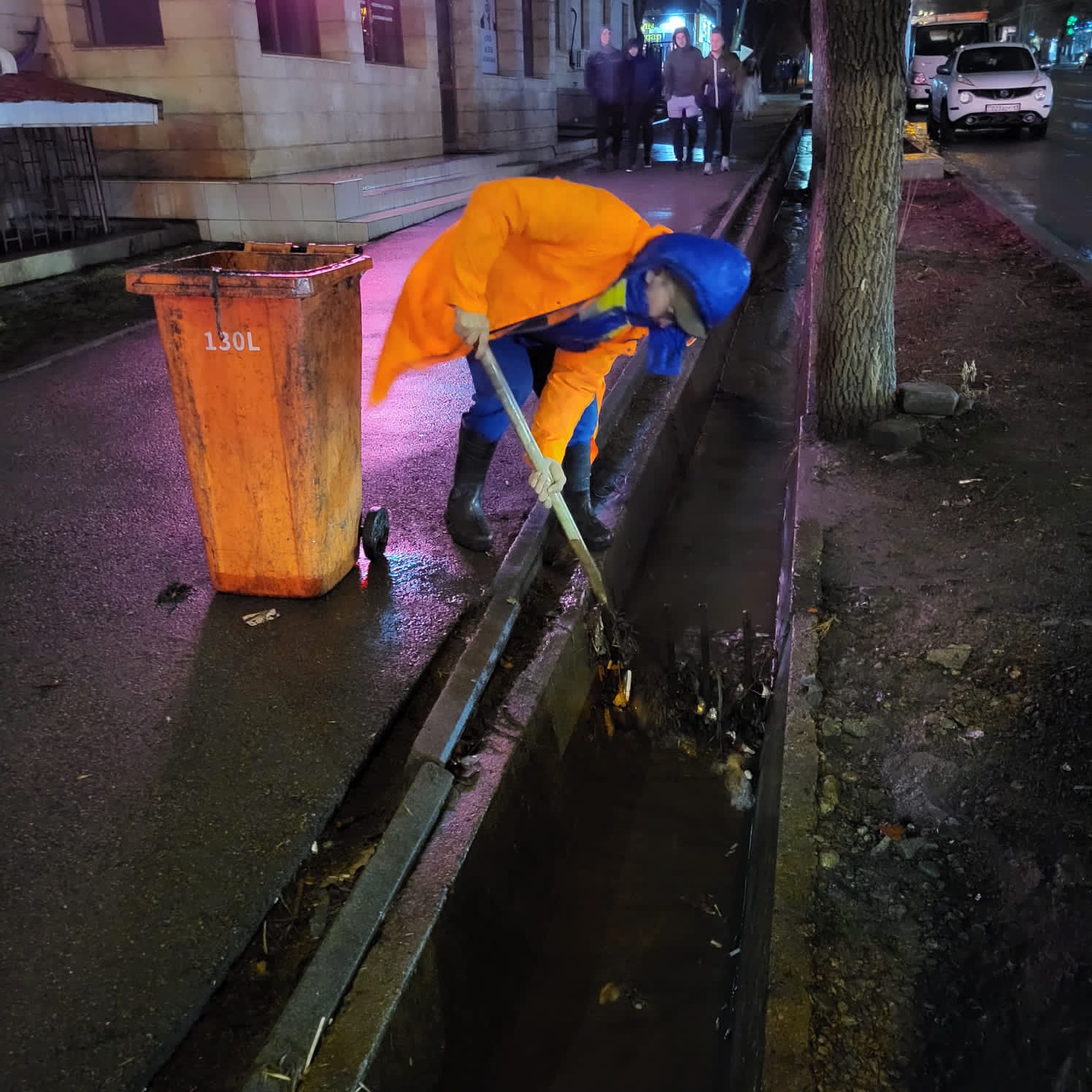 Нөсер жаңбырға байланысты Алматының барлық коммуналдық қызметі күшейтілген режимде жұмыс істеп жатыр