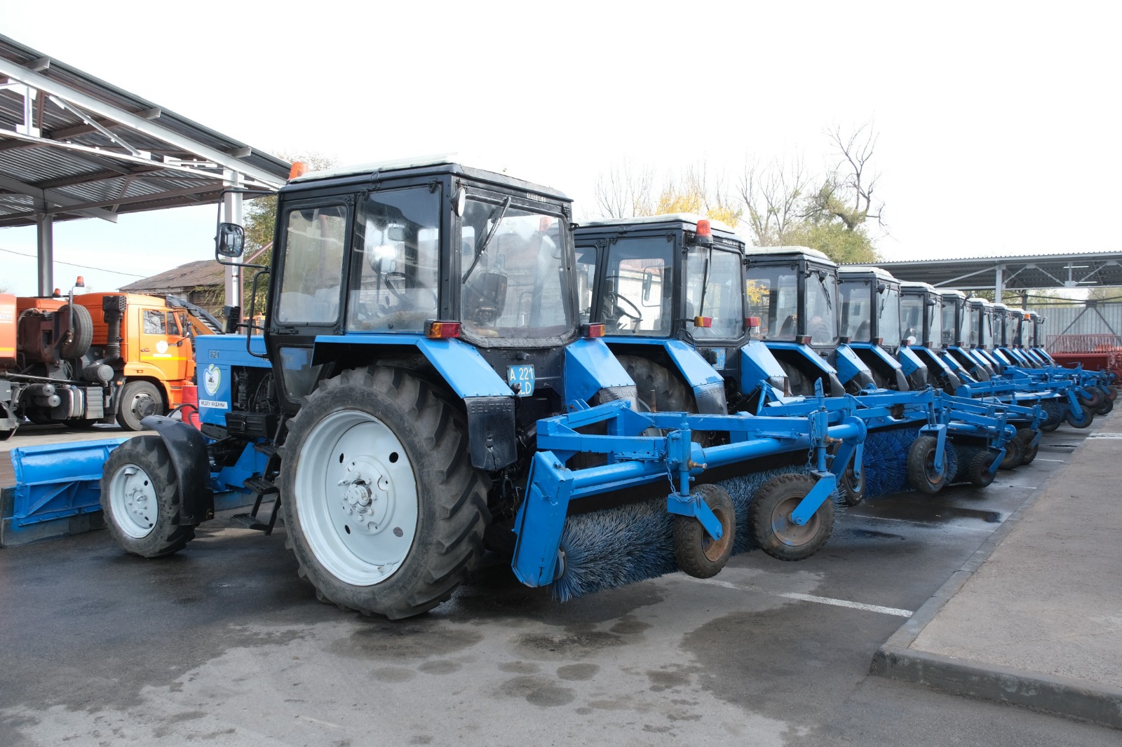 Технопарк коммунальных служб Алматы пополнится новой спецтехникой