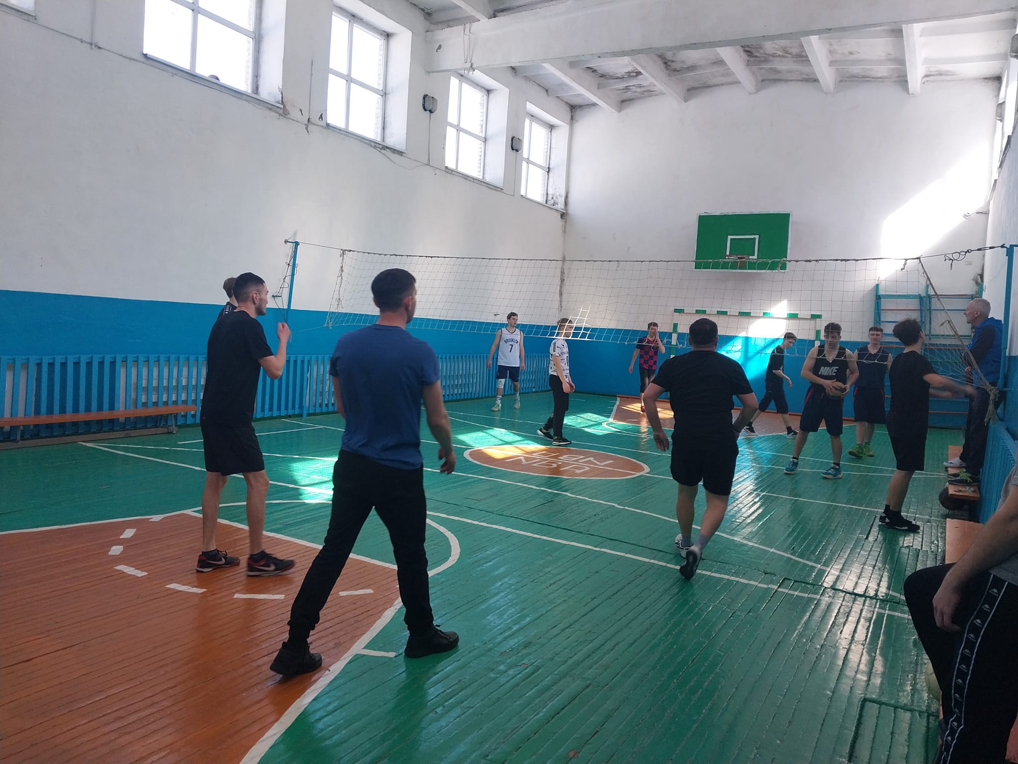22 марта в честь празднования праздника Наурыз в Большемалышенской средней школе прошли соревнования по волейболу