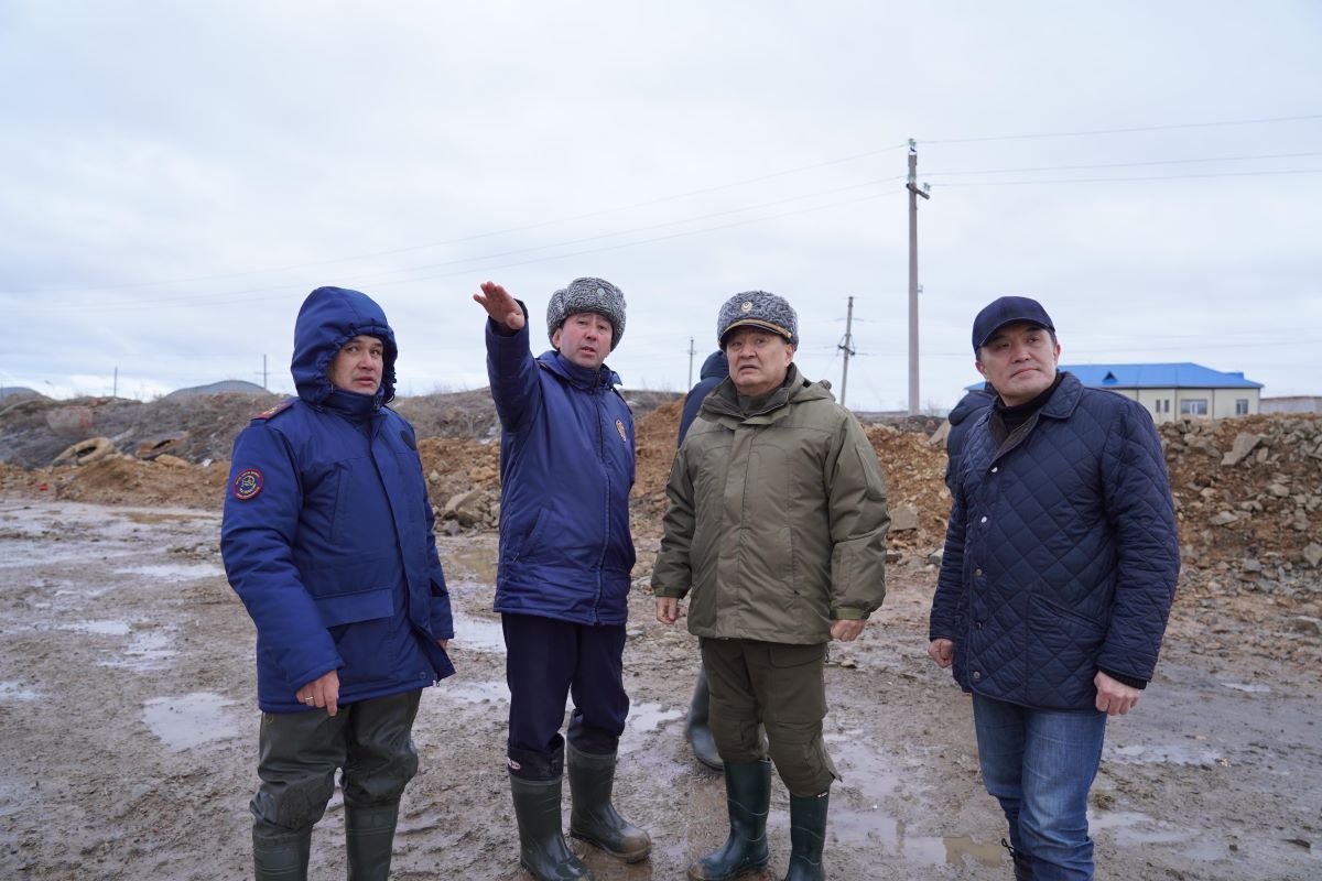 Аким области Марат Ахметжанов осмотрел ход противопаводковых работ в Кокшетау