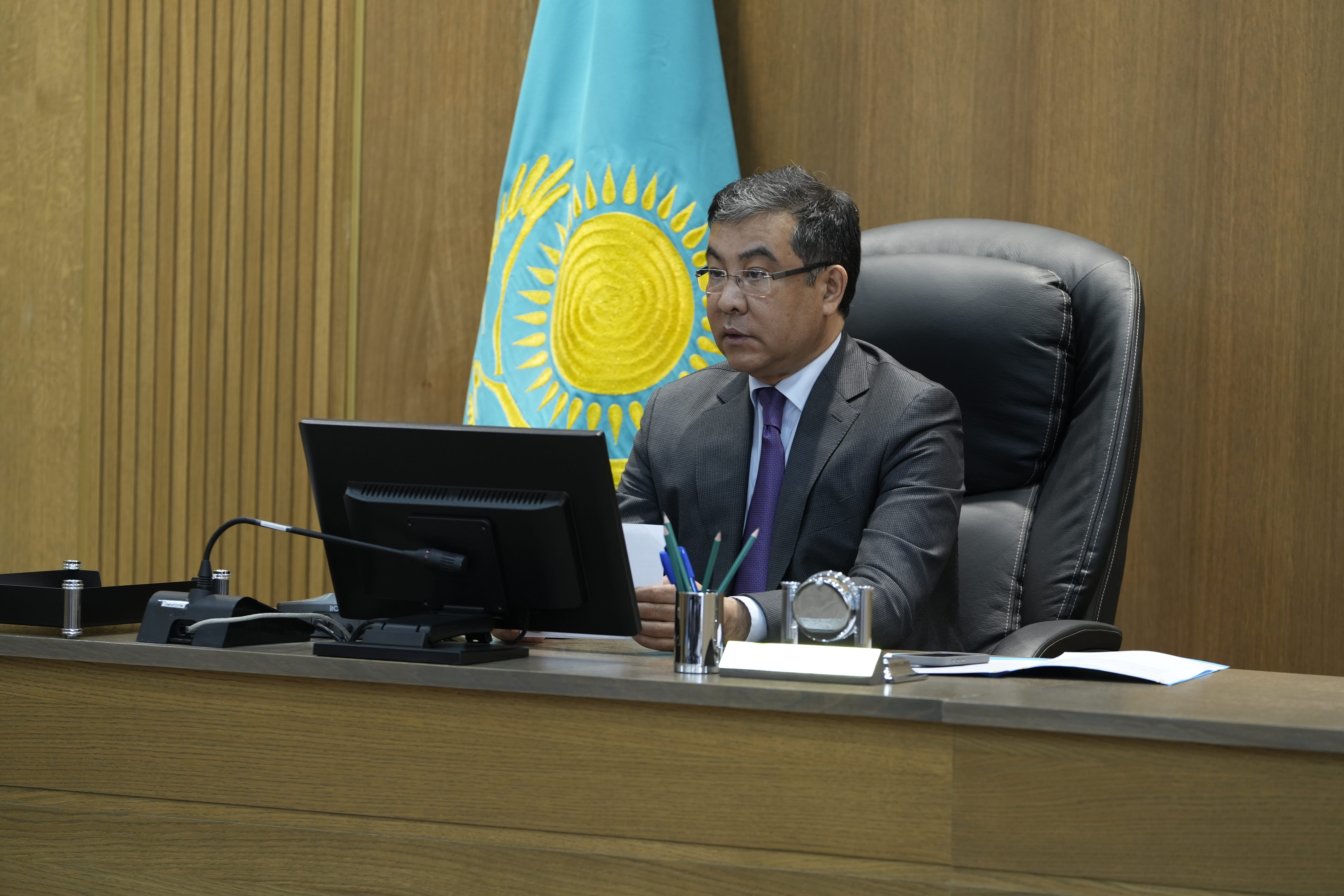 Под председательством акима области Абай Нурлана Уранхаева состоялось совещание о ходе исполнения Региональной карты занятости на текущий год.