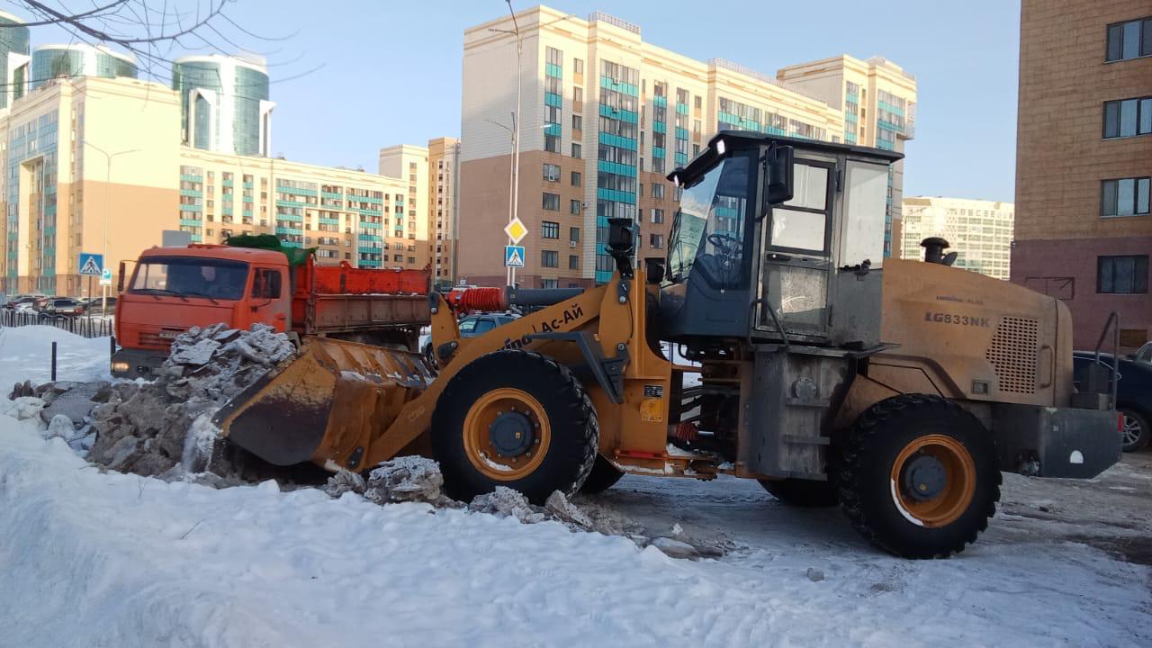 Более 2,5 тысяч рабочих вышли на снегоуборку в Астане