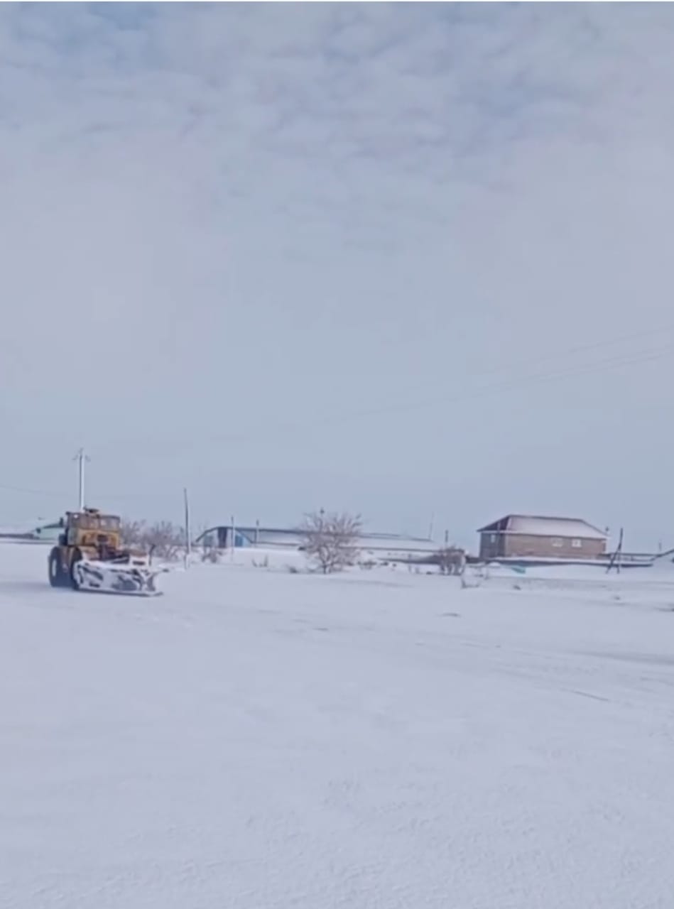 Буревестник ауылы көшелерін қардан тазалау