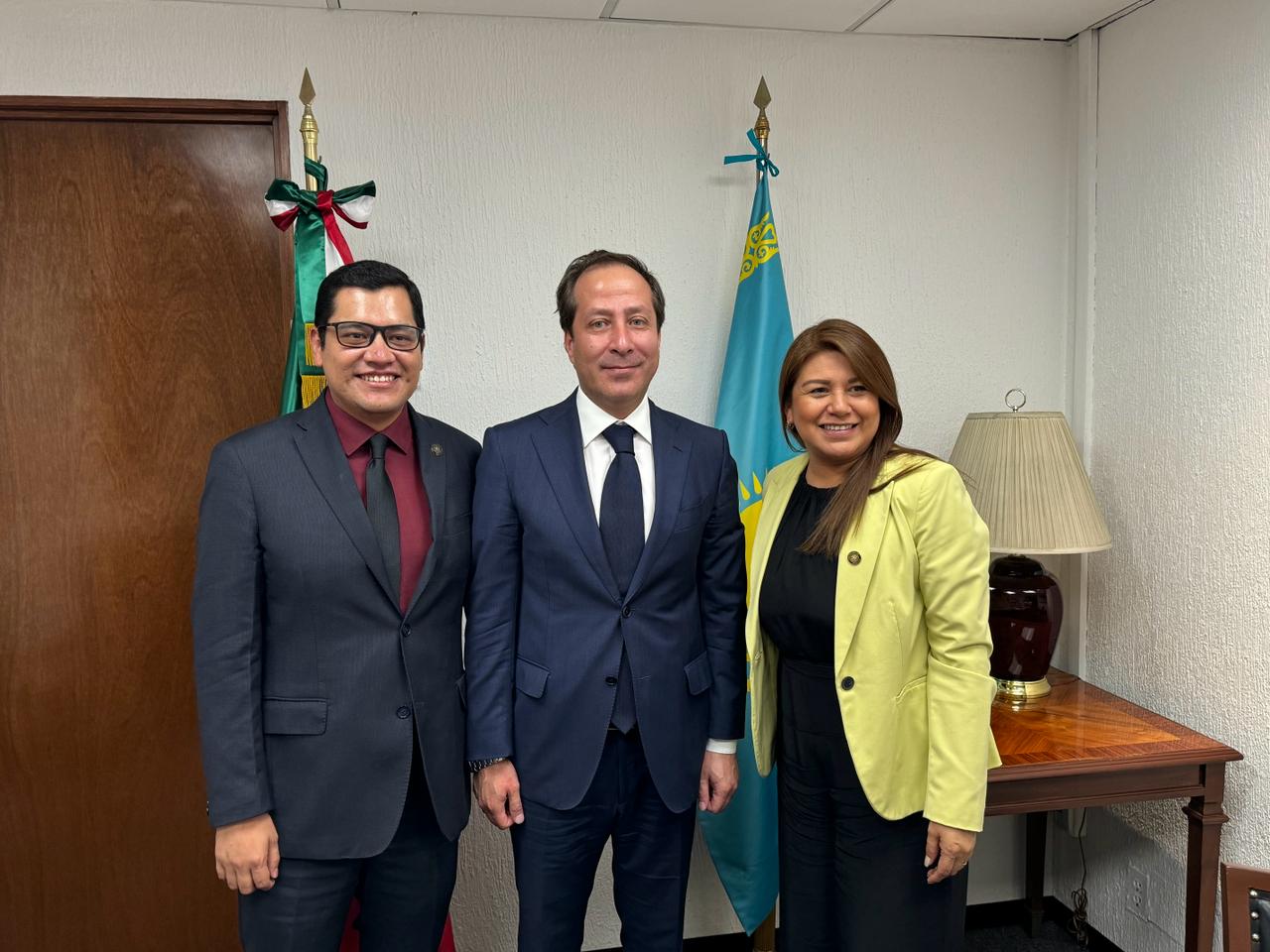 Reunión con el jefe del Grupo parlamentario de amistad “Kazajstán-México”
