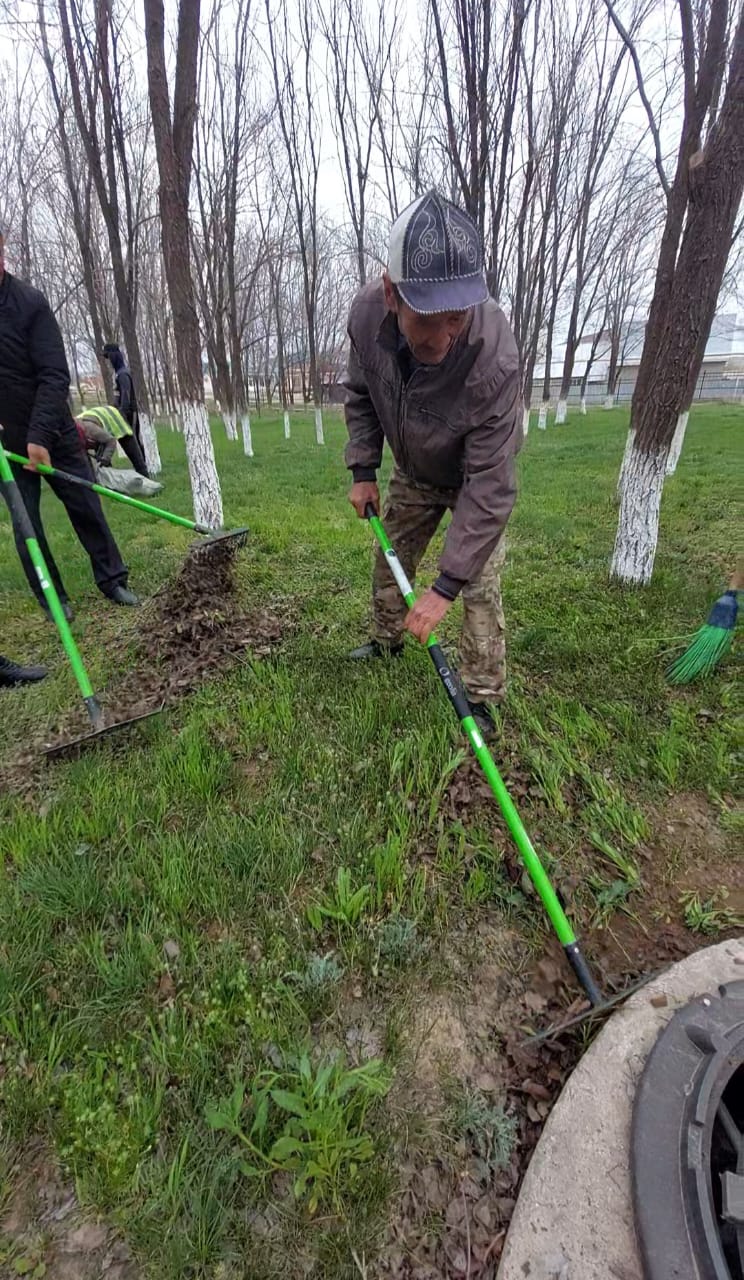 В рамках экологической акции "Чистый Казахстан" ветераны Афганской войны приняли участие в проведении работ по очистке парка от мусора