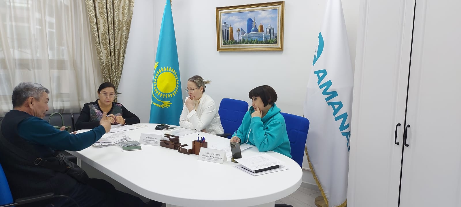 Астана қаласының "AMANAT "партиясы" ҚБ филиалында зейнетақы және әлеуметтік төлемдерді тағайындау мәселелері бойынша азаматтарды қабылдау өтті.