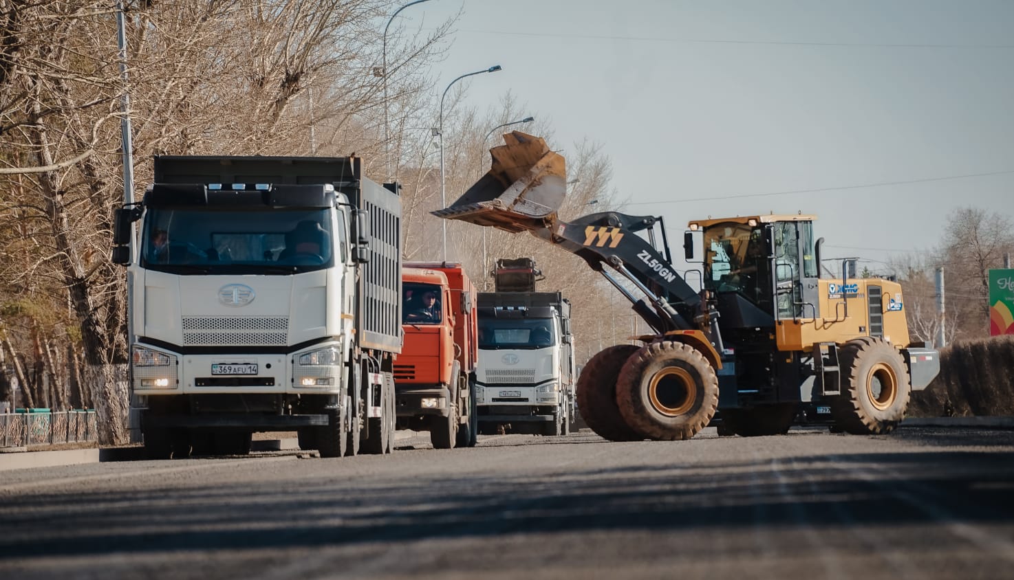 Аким области проверил, как идет ремонт дорог в Павлодаре