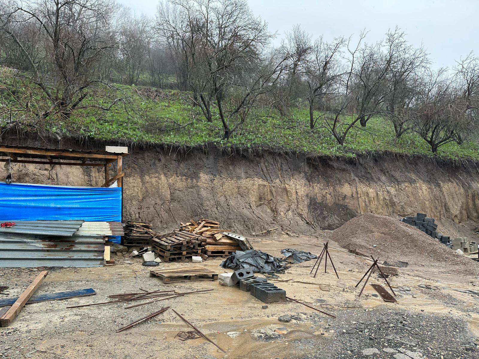 Алматыда сазды лай көшкінінің болуына заңсыз салынған құрылыс себеп болды