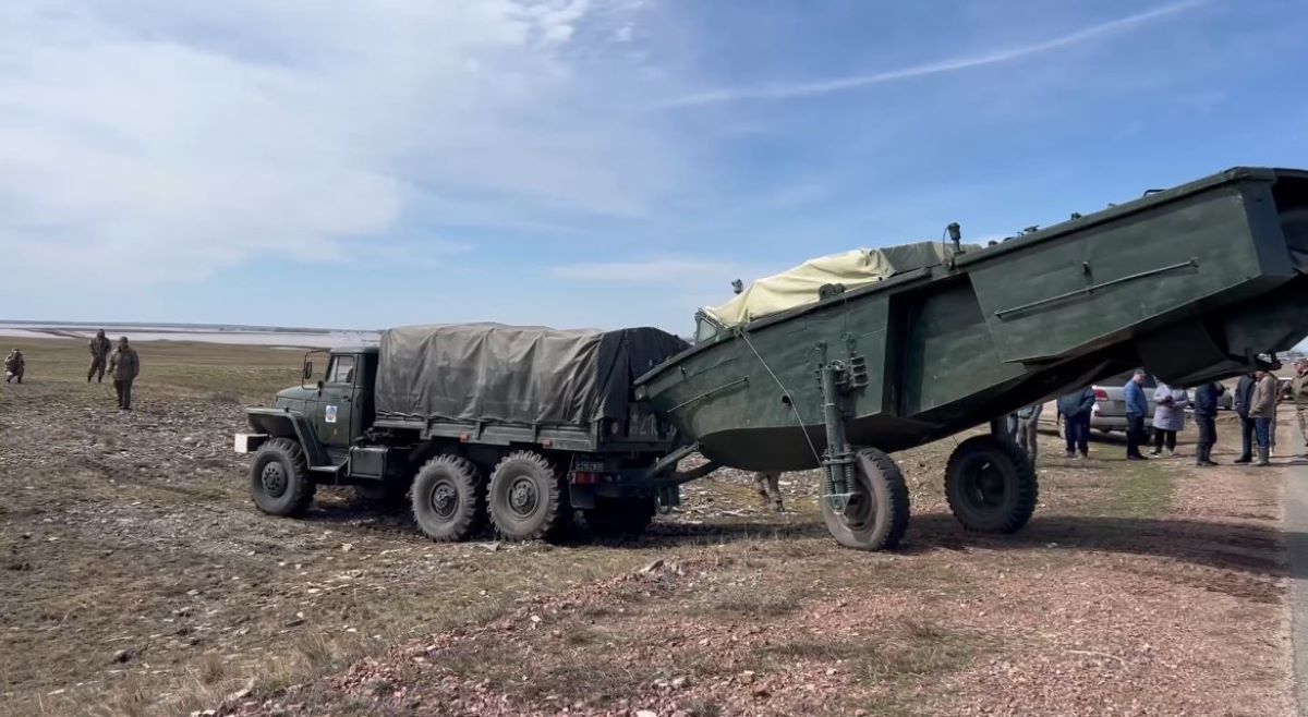 Паром өткелі көлік қатынасын қалпына келтіру үшін Жақсы ауданында орнатылады