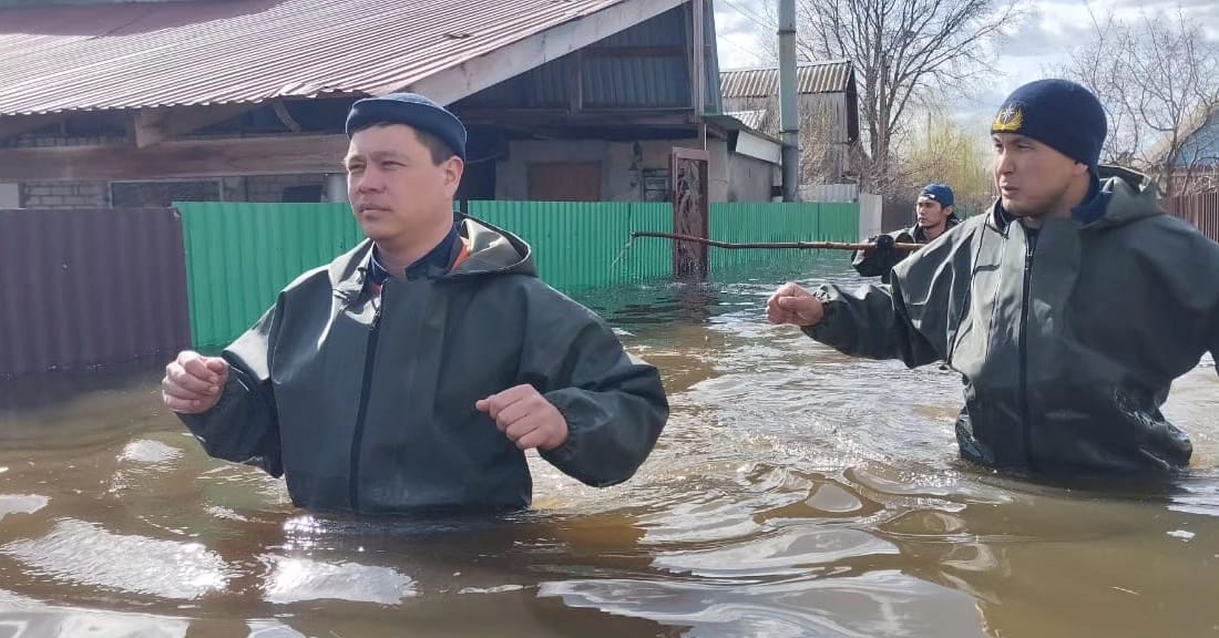 Столичные спасатели продолжают противопаводковые работы в Западно-Казахстанской области
