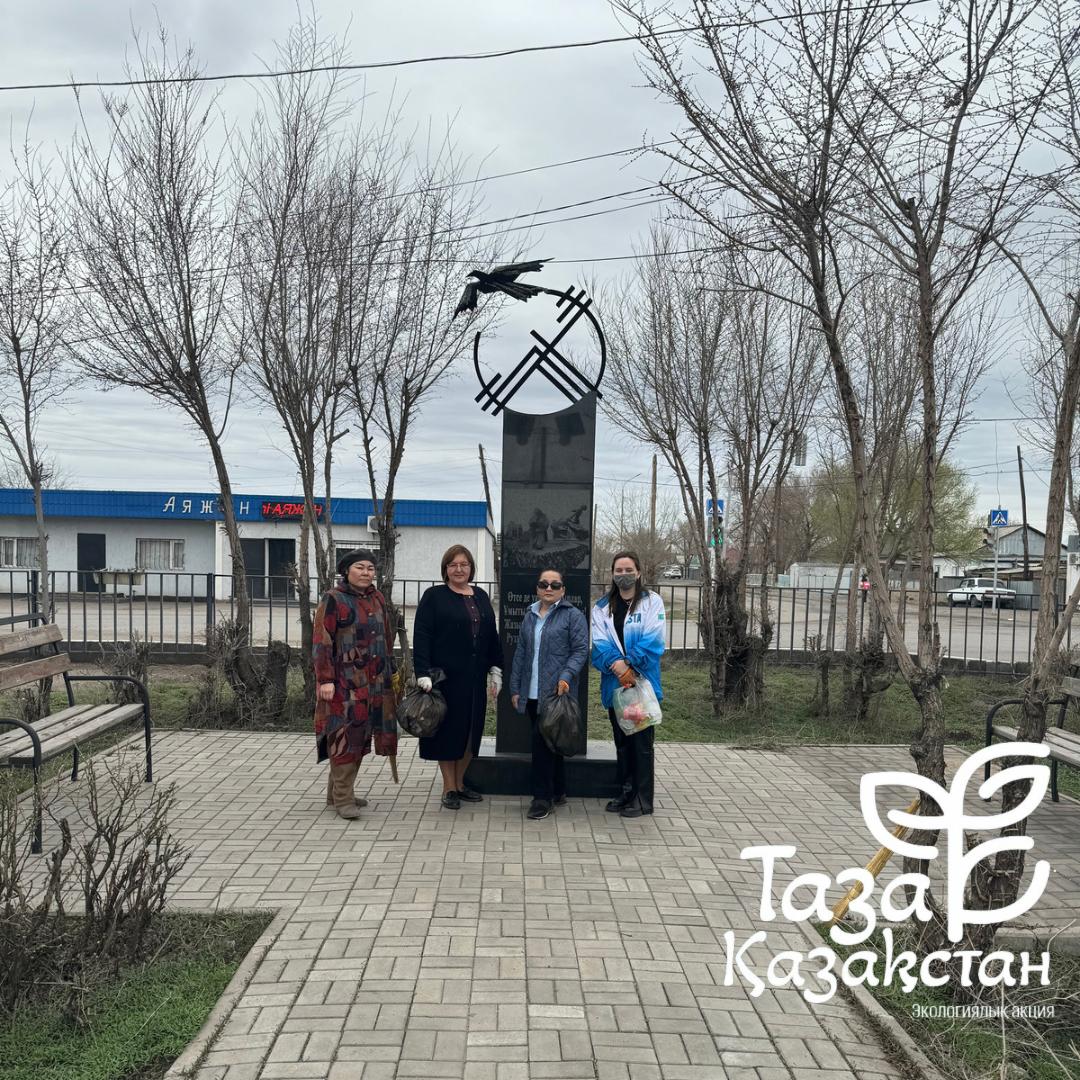 В городе Каражал продолжается работа по санитарной очистке территории в рамках недели "Киелі мекен" республиканской акции "Таза Қазақстан"