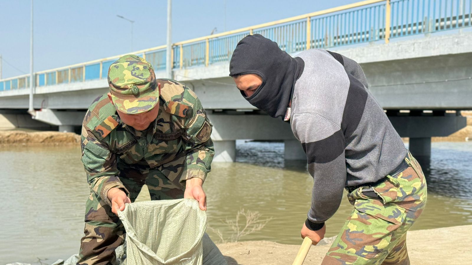 Во время паводковой ситуации в Атырауской области  у спасателя родился сын