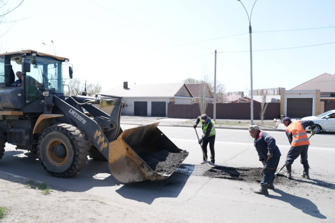 Семейде шұңқырларды жөндеу жұмыстары жүргізілуде