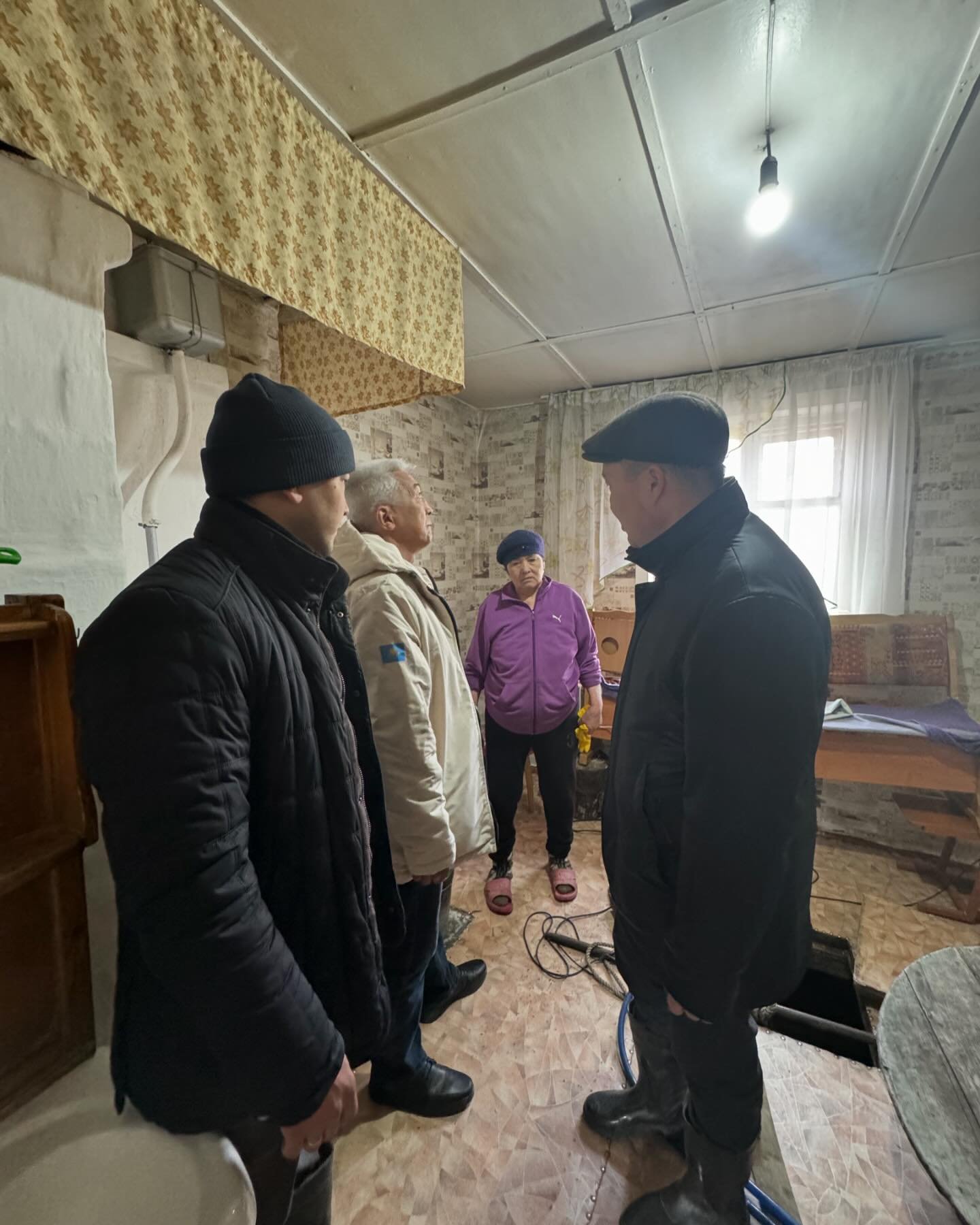 Аким Тимирязевского района Ерлан Жаров посетил пострадавшие от паводка семьи в Куртайском округе