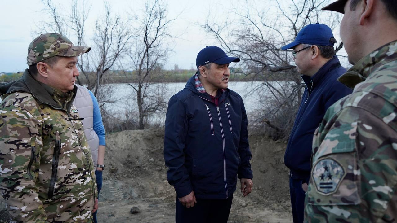 ЭКСКАВАТОРЫ ЖАМБЫЛСКОГО ОБЛАСТНОГО ФИЛИАЛА «КАЗВОДХОЗА» НАПРАВЛЕНЫ В АТЫРАУСКУЮ ОБЛАСТЬ