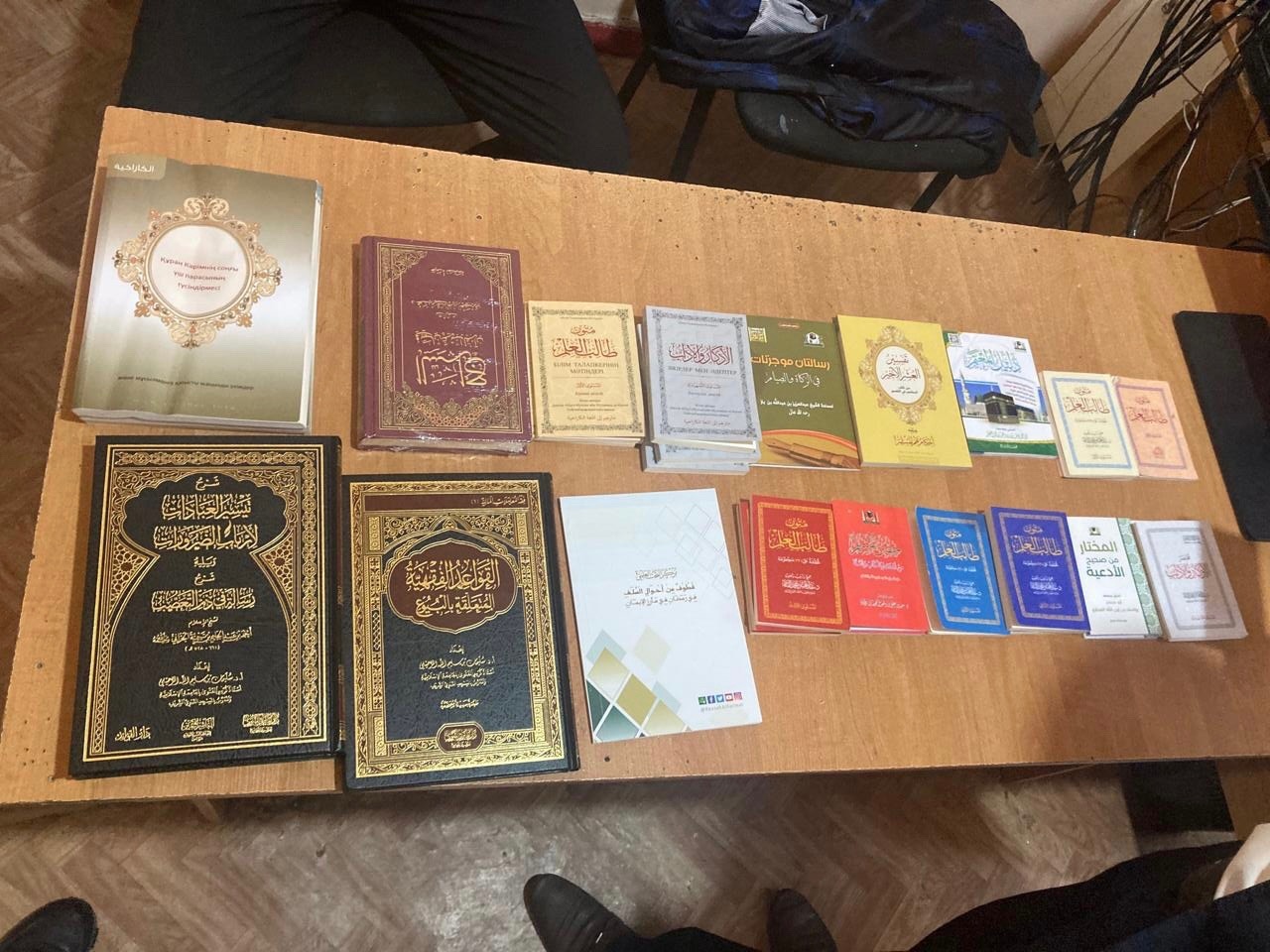 Халықаралық әуерейсінің 22 жастағы жолаушысына діни мазмұндағы кітаптардың 35 данасын заңсыз әкелгені үшін айыппұл салынды