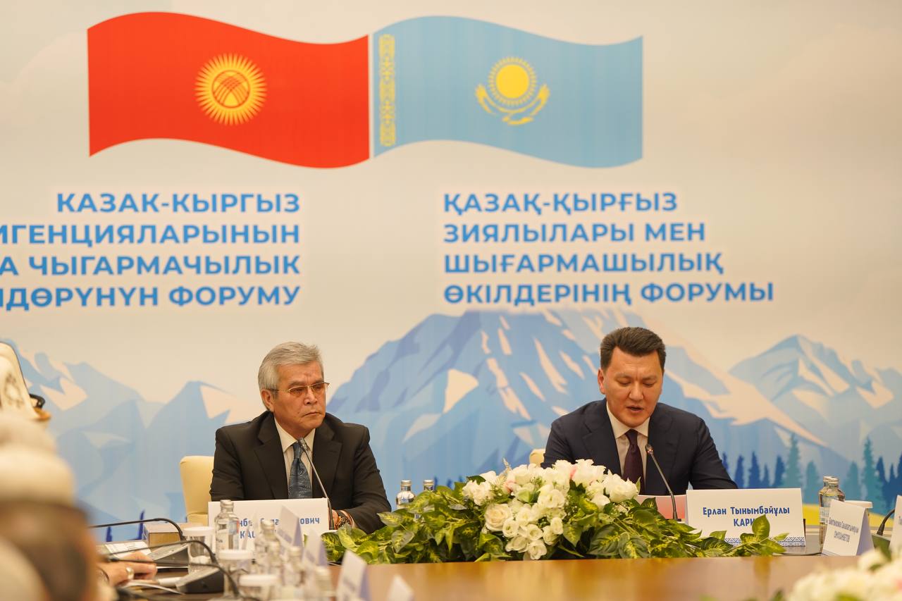 Государственный секретарь Суйунбек Касмамбетов принял участие в круглом столе аксакалов и творческой интеллигенции Кыргызстана и Казахстана