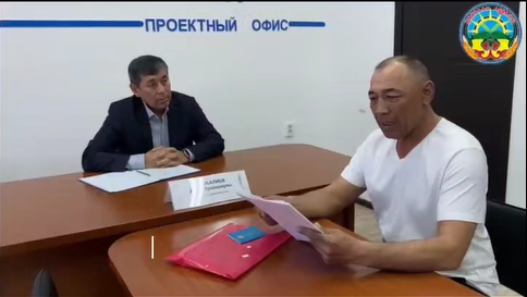Аким района А.Джусибалиев провел прием граждан по личным вопросам.