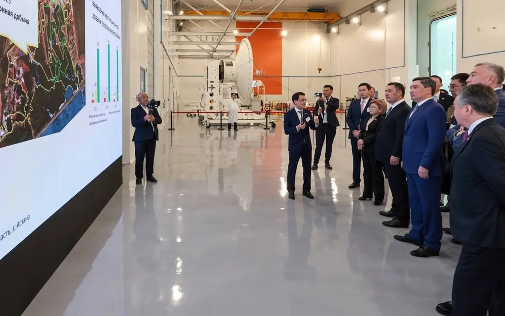 Президент Кыргызстана посетил Национальный космический центр «Қазақстан ғарыш сапары»